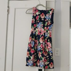 Vince Camuto blue floral size 8